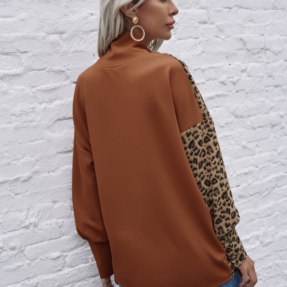 leopard print keyhole neck long sleeve top black - Picture 13 of 14